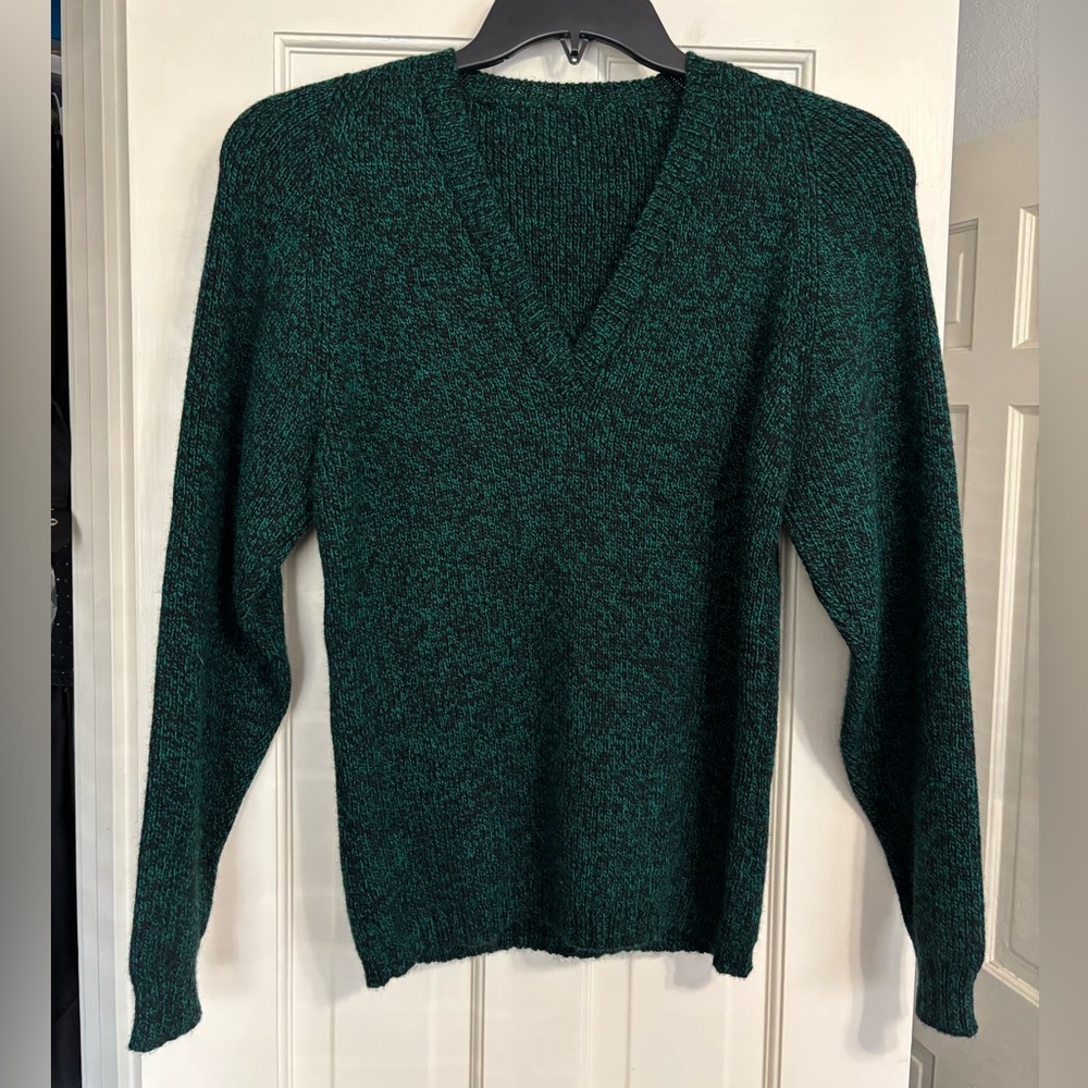 Vintage Emerald Green Knit V-Neck Sweater | Medium | Unisex / Thrifted